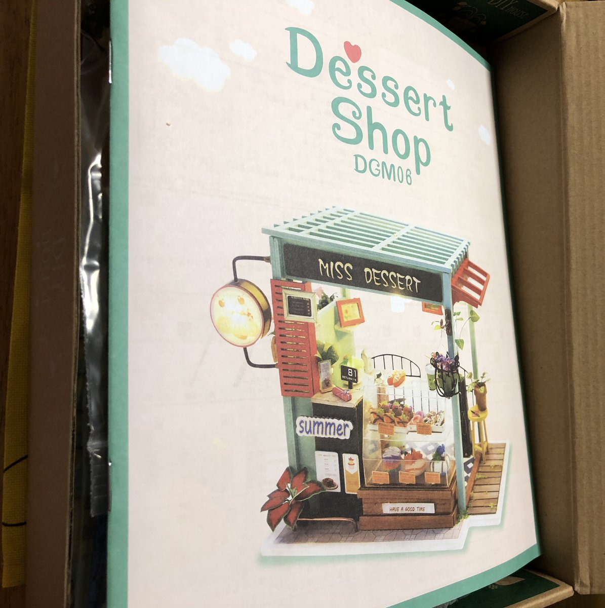 ট ইট র しあわせのダッフィーの国 次は これを作るよ Robotime つくるんです Rolife ロボタイム ミニチュアハウス デザートショップ ドーナツ パレットプラザ 札幌