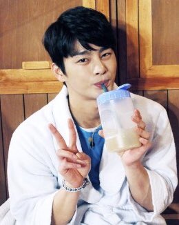 guk_mint's tweet photo. ♥️王の顔キャスト出演HappyTogether3のスターキャストから💕💕ひつじ巻というのをこれで初めて知りました😍可愛い★☆و(*'▽'*)彡💓💓
ー
ーー
#ソイングク #seoinguk #서인국 #徐仁國 
#王の顔 #光海君
#왕의얼굴 
#衛星劇場  #韓国ドラマ #韓国時代劇
#seo_cccc 
#韓国バラエティ 
#happytogether3 https://t.co/QYNKXlnFIM