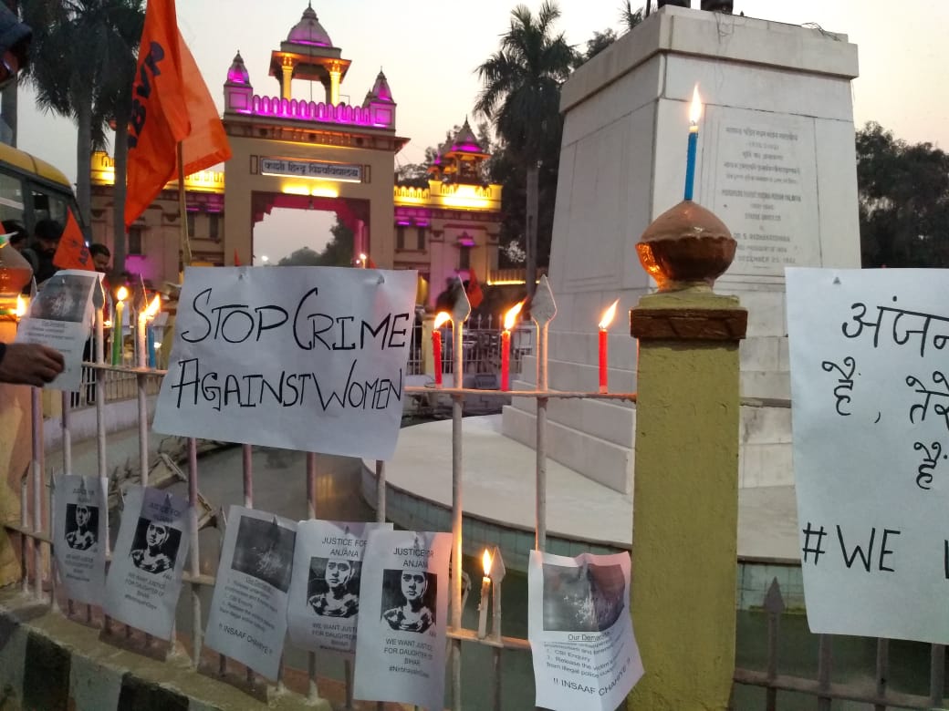 mrmnzz's tweet photo. @RakhiKu46663289 @anjanaomkshyap @aajtak 800 Students from JU Kolkata came on road as torch rally in solidarity to #justiceforanjana. There has been protest across cities like Raipur, Delhi, Bangalore, BHU, Patna. And it's not worthy?
@republic
the news that national media is ignoring. 
#Gayabrutality
#wewantcbi https://t.co/H6610JRubu