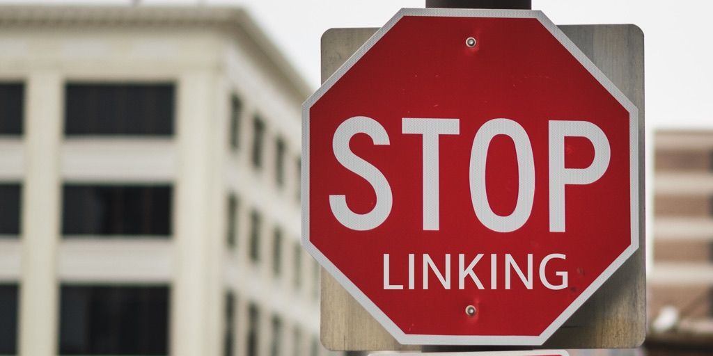 Vi vill göra det enklare för våra användare att vara informerade om vad som händer i världen. Det gör vi genom att samla alla Sveriges nyheter på ett ställe . Enligt EUs nya copyrightdirektiv så kommer det vi gör idag att vara olagligt.

buff.ly/2NCp6WL #eucd #linktax