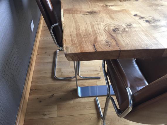 Hardman_Design's tweet image. Live Edge Table on Steel U-Legs Made from two Oak Boards Set on Grey Powder Coated U Legs, Industrial Handcrafted Custom Furniture -JANIN #RusticOakTable #OakDiningTable 
Buy here goo.gl/LKWpyg