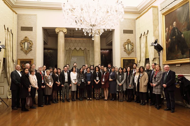 YoungMedVoices's tweet image. Young participants to the #LeadershipSeminar visit the Presidential Palace of Malta and exchange views with Acting President Dolores Cristina: “#YoungMedVoices demonstrates that south and north need to tackle common issues together” #DebatetoAction @eu_eeas @eu_near