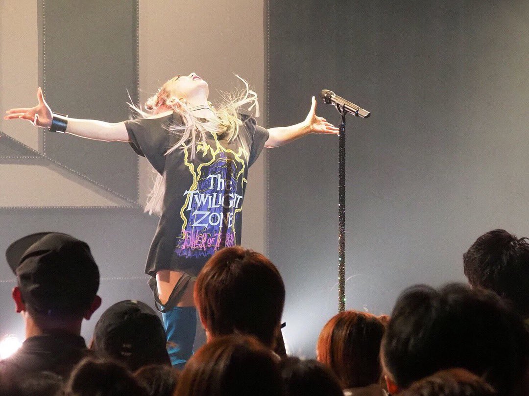 kk_pixx2's tweet photo. 倖田組からなんか届いてて誰かの悪戯だと思って開けたら😭😭😭
AND広島でくみこが着てたやつ。
死ねる💋❤️💋❤️💋❤️
サインとか円陣とかラキボとか今まで一度も当たった事がないから未だに信じられなくてボーっとしてますw

くぅちゃんありがとぉ😂💕 https://t.co/0HLSpGUOxN