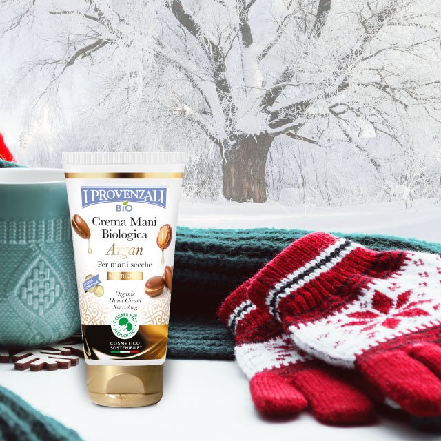 🌺 CREMA MANI ARGAN 🌺
Durante l’inverno prenditi cura delle tue mani applicando la Crema Mani Argan più volte al giorno, anche sotto ai guanti.
👉 Nuova formula, più ricca!