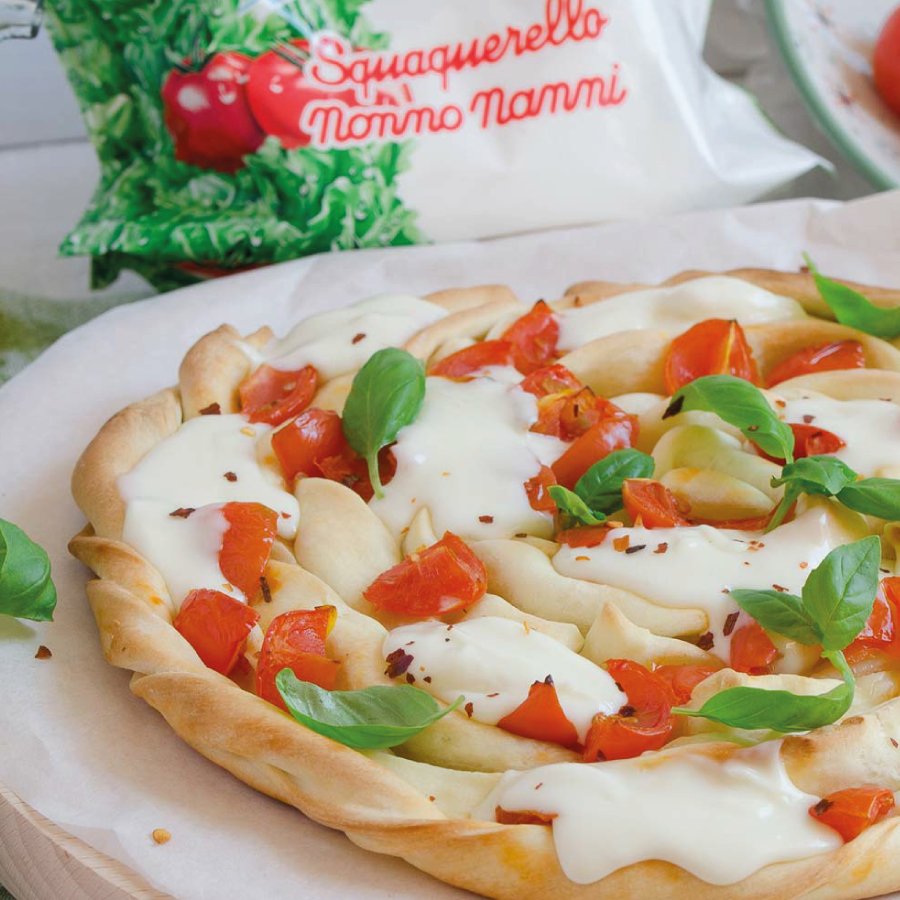 nonnonanni_it's tweet photo. Oggi si celebra il piatto italiano che tutto il mondo ci invidia: la pizza! 🍕 

Quale di queste due originali versioni di pizza preferisci:
pizza attorcigliata con Squaquerello Nonno Nanni
o
pizza con prosciutto crudo e il nostro celebre Stracchino? https://t.co/4mSmgQRy1K