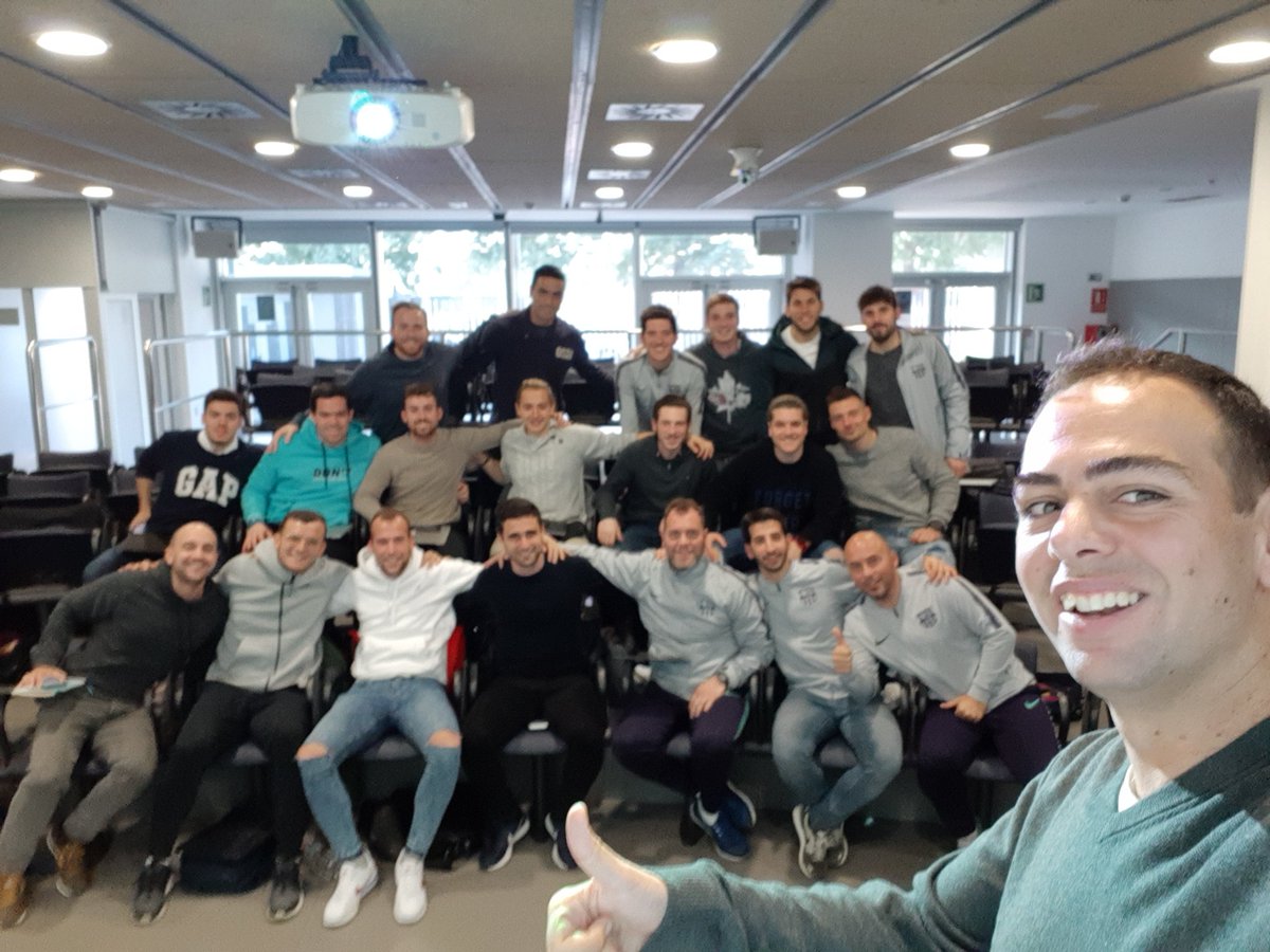 BarcaAcademy's tweet image. Avui toca formació d'entrenadors #BarçaAcademyClass