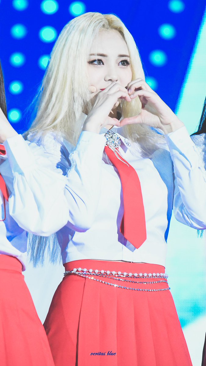 VLUE_JS's tweet photo. 181210 MAMA

#진솔 #이달의소녀 #JinSoul #LOONA https://t.co/9FDdQmoE2w
