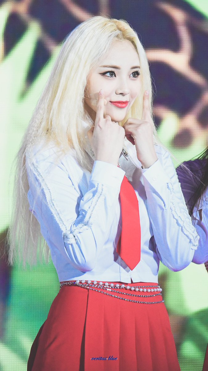 VLUE_JS's tweet photo. 181210 MAMA

#진솔 #이달의소녀 #JinSoul #LOONA https://t.co/9FDdQmoE2w