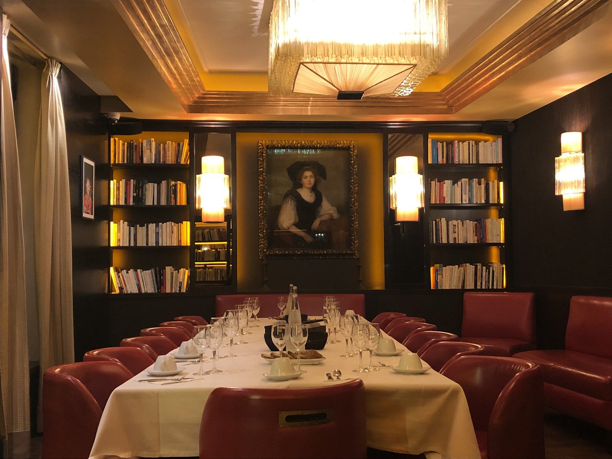 VioChamp's tweet photo. Ce matin rdv #AuxEditeurs avec @jeanspiri pour un petit déjeuner débat organisé autour de notre livre #DemainTousEstoniens  par @laure_dumont et le 8e Jour dans le cadre de ses rdv #NoWifi https://t.co/5Q8tG1bt8D