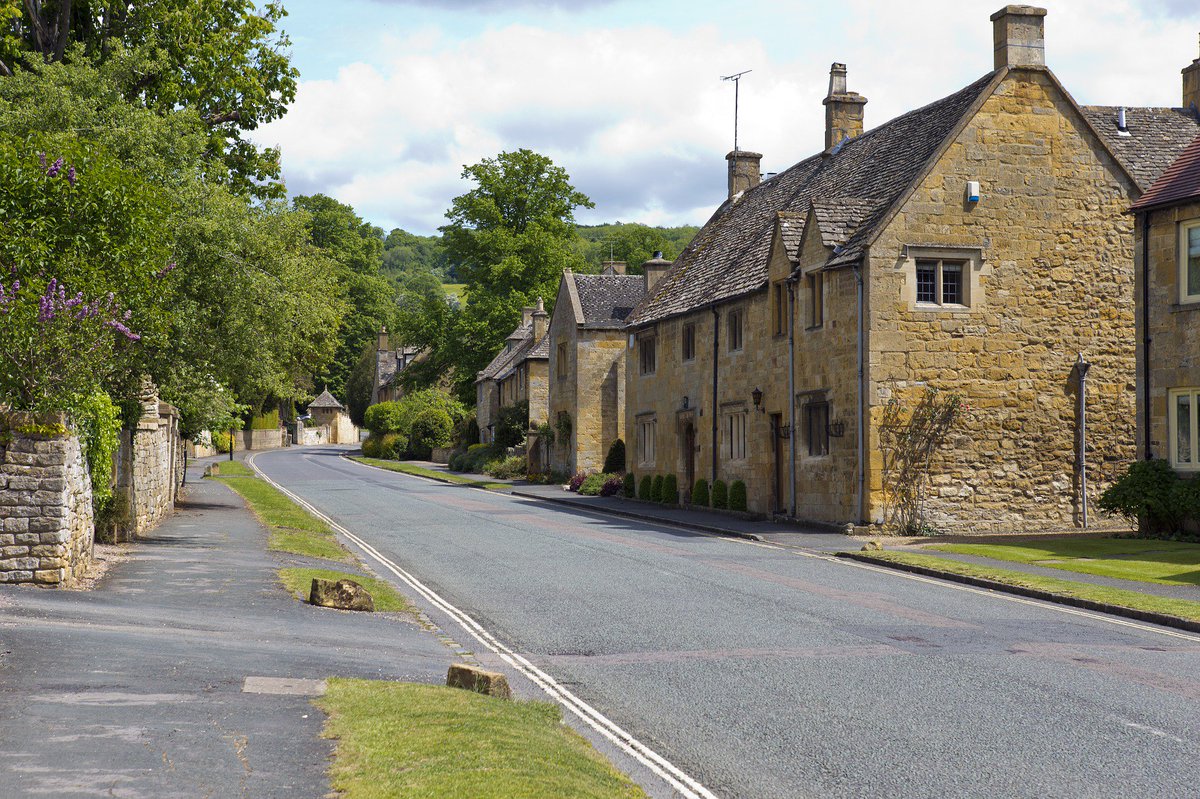 Scenic drive through the #Cotswolds this morn for another event with @TableArtUK #pyro #tableart #specialeffects #tablecentres