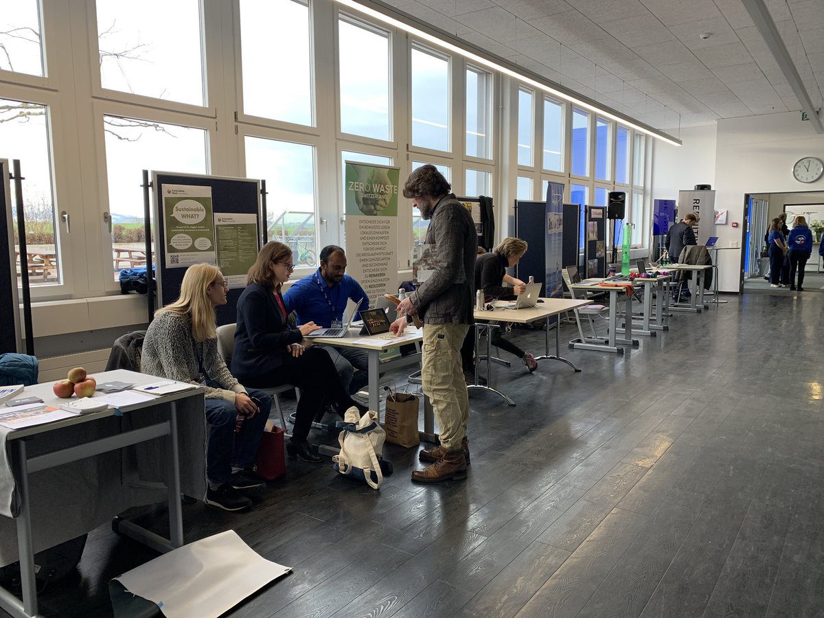 YouthForumCh's tweet photo. “Let the label of ‘student’ empower you to make a big change in our world, not confine you.” @marcearth ‘s reply when asked what we as students can do to make an impact. #YFS2019 ♻️ https://t.co/c60KoTbPjL