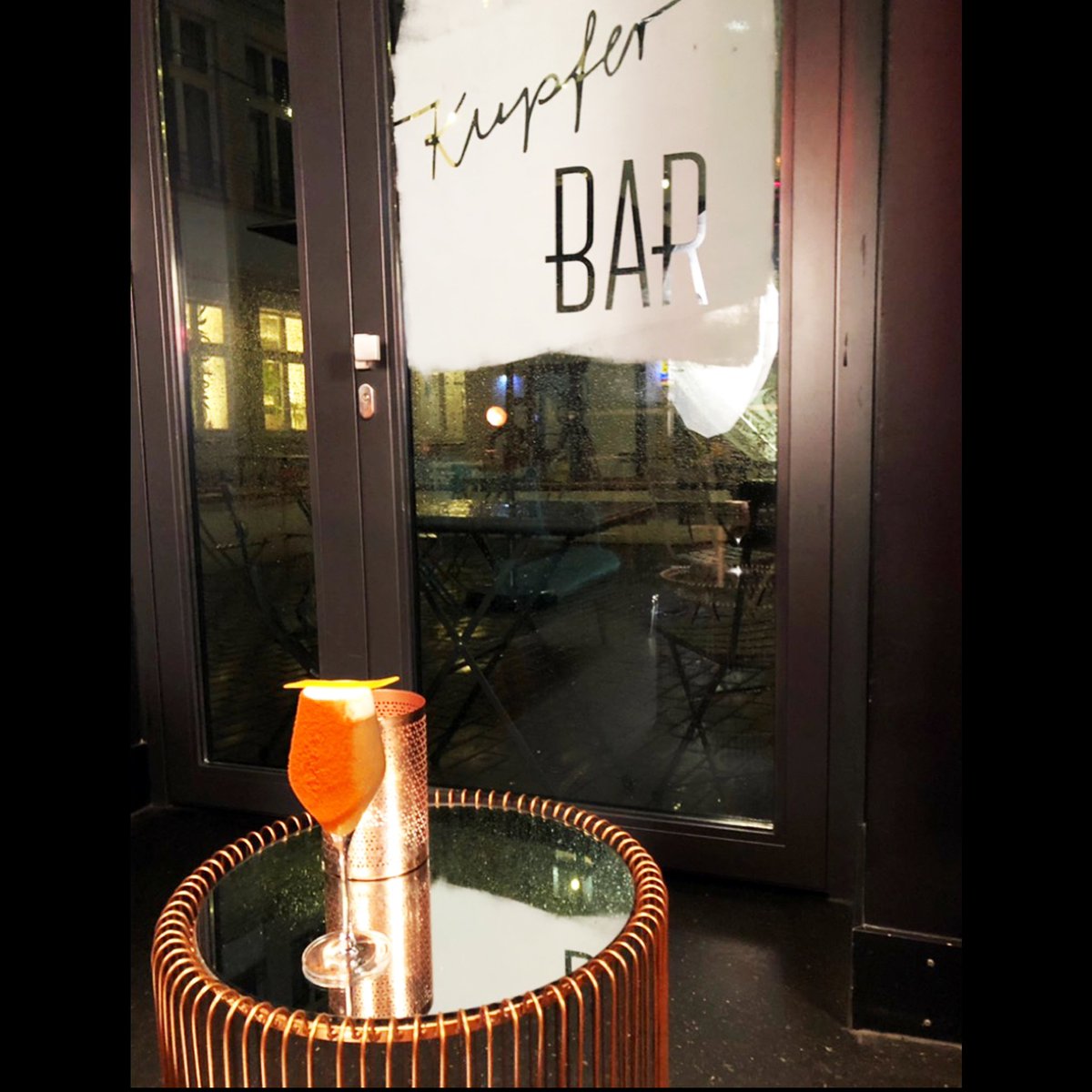 Gen_Berlin's tweet photo. Rainy days &amp; cocktails always get me ...UP!!! 🍹
.
.
.
.
#KupferBarBerlin #GeneratorBerlinMitte #Cocktail https://t.co/tH7FpzanXd