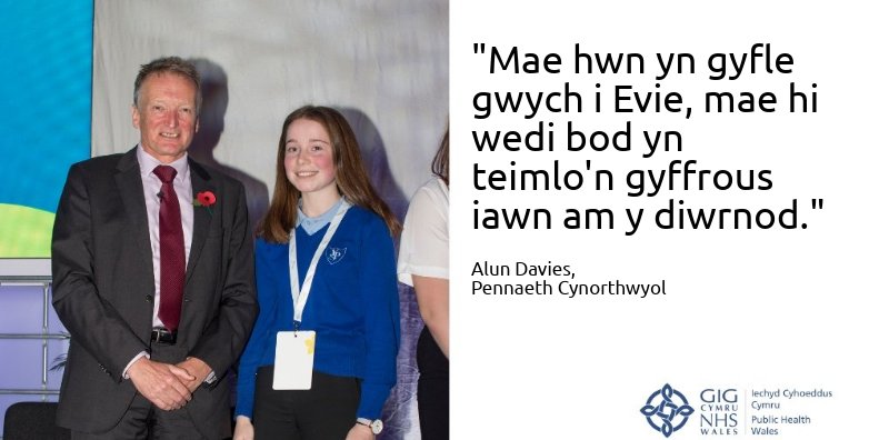 IechydCyhoeddus's tweet photo. Heddiw, bydd Evie, 15 oed o @YPantSchool, yn ymuno â'r @CMOWales am ddiwrnod yn y gwaith. Cyfarfu Evie â Dr Frank Atherton yn #WPHC18 pan oedd yn rhan o banel ieuenctid ar gyfer cenedlaethau'r dyfodol ac roedd yn awyddus i ddysgu mwy @futuregencymru https://t.co/Qw4wyDs3DX