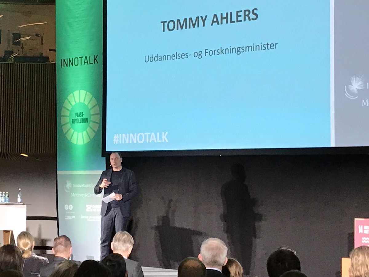 LineSkouboe's tweet photo. #Plastik er et kæmpe problem for miljøet. Det er vi nødt til at gøre noget ved. Står det til mig, skal vi i femtiden prioritere endnu flere midler til forskning og innovation på området, siger @aahlers til #innotalk i @UNcityCph #dkpol #dkgreen https://t.co/UIs5Dlaq5F