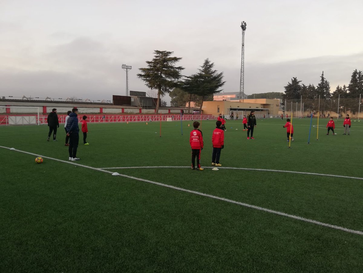 Nuevas sesiones de entrenamientos, con la visita de un Gerard Verge, ex jugador del Atco.Monzon y actualmente en el A.D Almudévar