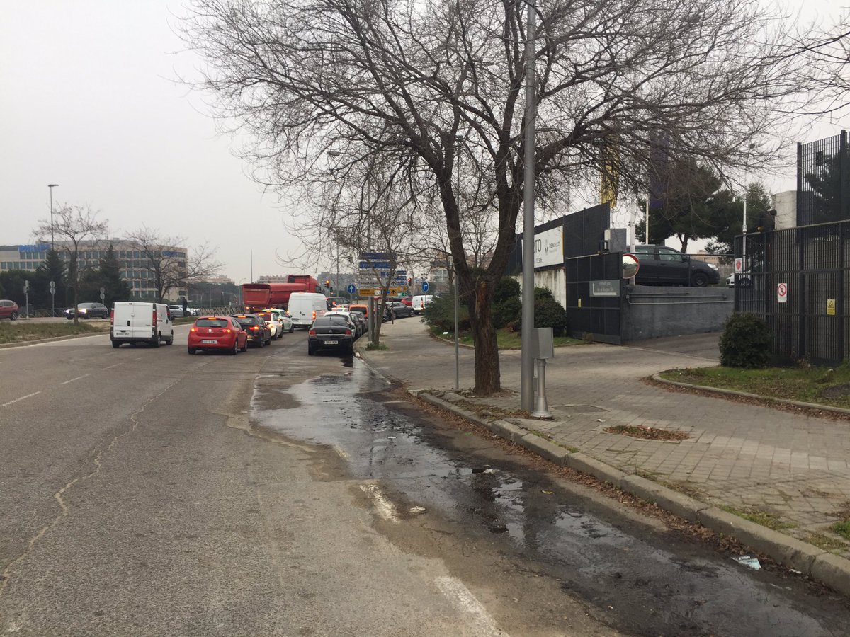 ilu_k4's tweet photo. @ingeniquitecto @policiademadrid @Lineamadrid @JMDFuencarral @FuencarralPardo @LasTablasMad @TablasDigital @AvLastablas @MADRID @ComunidadMadrid @FCC_Group Por si alguien no había visto el rio de pis y caca aquí os lo dejo. El hedor es insoportable. Por cierto, parecen cacas de @PrensaRENAULT no? y el #canaldeYII como no tiene twitter pues a su bola @ComunidadMadrid https://t.co/yaNDri4iQF