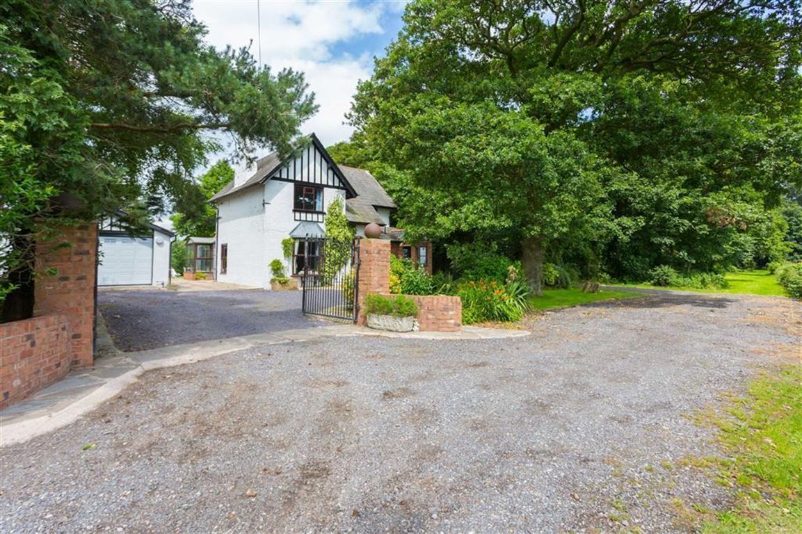 hallwaysprop's tweet photo. #UNDEROFFER - Stunning #4bedroom #Farmhouse in a plot of approx 2 acres on #KnowlePad, #Preston #Lancashire.

4 Bedrooms|Conservatory|Detached|Ensuite Bathroom| Extensive Plot|Grand Entrance Hall/Study|Off-street parking|Utility Room  

Book viewing @ https://t.co/eXfJXuttd9 https://t.co/9rsFBLBzL3