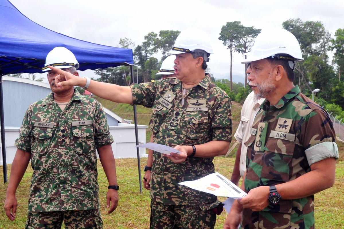 myjointforce's tweet photo. Lt Jen Dato' Suhaimi bin Hj Mohd Zuki, Panglima Angkatan Bersama melakukan lawatan kerja ke Kompleks Markas Angkatan Bersama Sungai Panching, Kuantan utk meninjau & melihat sendiri perkembangan projek pembangunan kem tersebut.
#BerjuangBersama
#MarkasATM
#MinDefMalaysia https://t.co/5M1MxATbOE