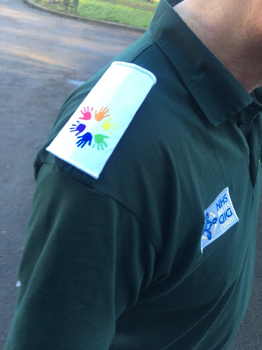 If you’ve been in to the amazing ⁦<a href="/tyhafan/">Tŷ Hafan Children's Hospice</a>⁩ you’ll have seen the painted handprints on their walls. ⁦<a href="/WelshAmbulance/">Welsh Ambulance</a>⁩ NEPTS crews facilitating transfers now have these to wear ⁦@MARKNEPTSWAST⁩ ⁦<a href="/busybee7732/">Fiona</a>⁩ ⁦<a href="/Ade_Welsh/">Adrian Smith 🏴󠁧󠁢󠁷󠁬󠁳󠁿💙</a>⁩