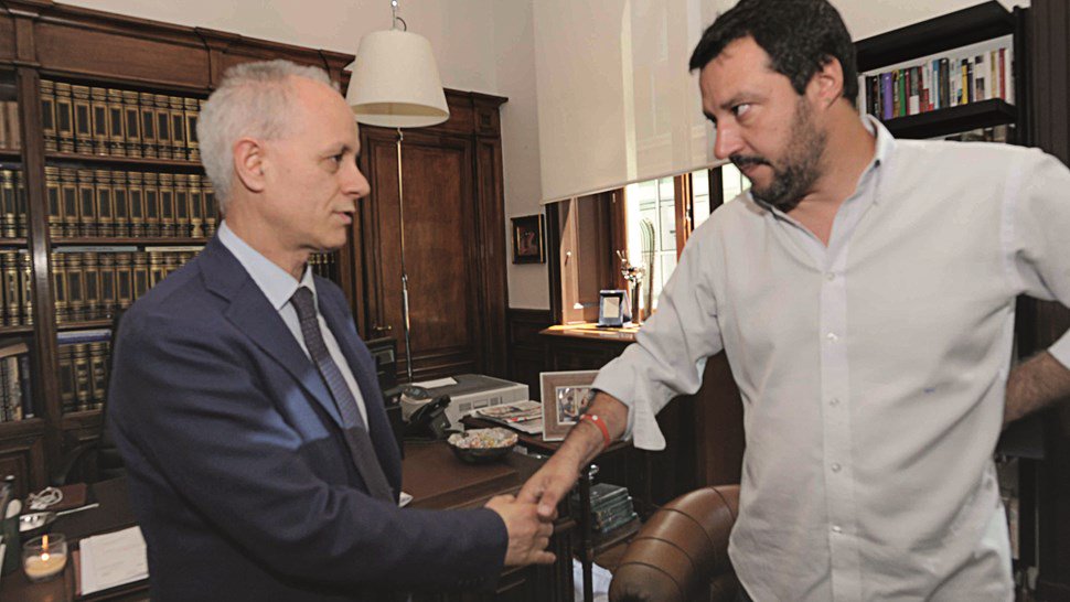 📣 «I social media amplificano le parole semplici, dirette e spesso volgari, e le promesse lampo, come se la soluzione fosse sempre così facile».

✍️ <a href="/aleiozzia/">Alessandro Iozzia</a> &amp; <a href="/cesare19921/">@cesare1992</a> hanno intervistato <a href="/lucfontana/">Luciano  Fontana</a> Direttore del <a href="/Corriere/">Corriere della Sera</a> per #BrunswickReview ▶️ bit.ly/BR_Intervista_…