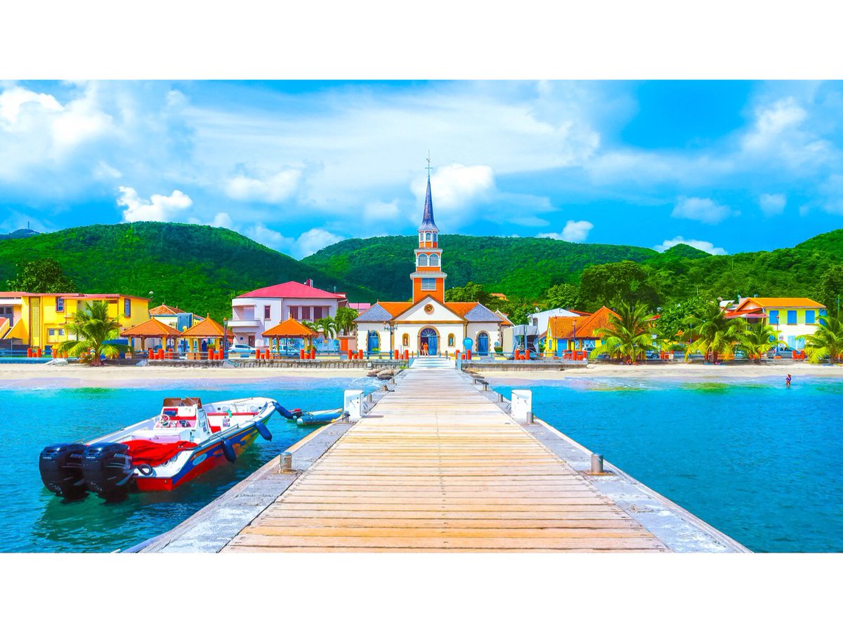CTC_CONNECT's tweet image. Les Anses d’Arlet 🌴🎨 

#colourfull #church #beach #sun #tropical #martinique #ctcconnect