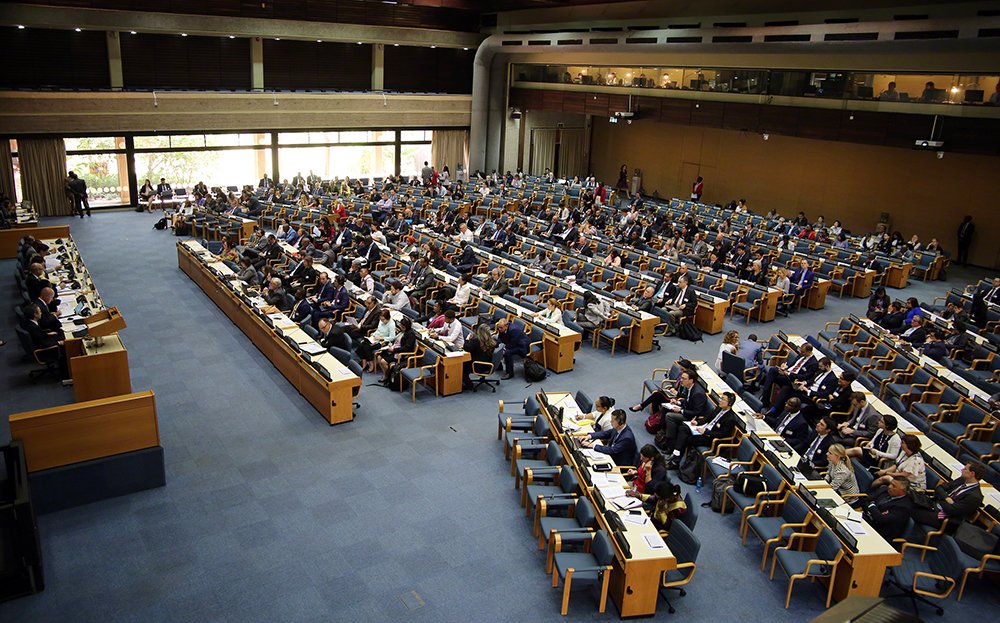 duycks's tweet photo. Ongoing in Nairobi: 1st substantive #UN negotiations related to "gaps in international environmental law" &amp; #globalpact proposal - reporting from meeting here: https://t.co/rNc4oYKTiA and background UN report here: https://t.co/TEtxpQ6MMv https://t.co/Cq793UZpSj