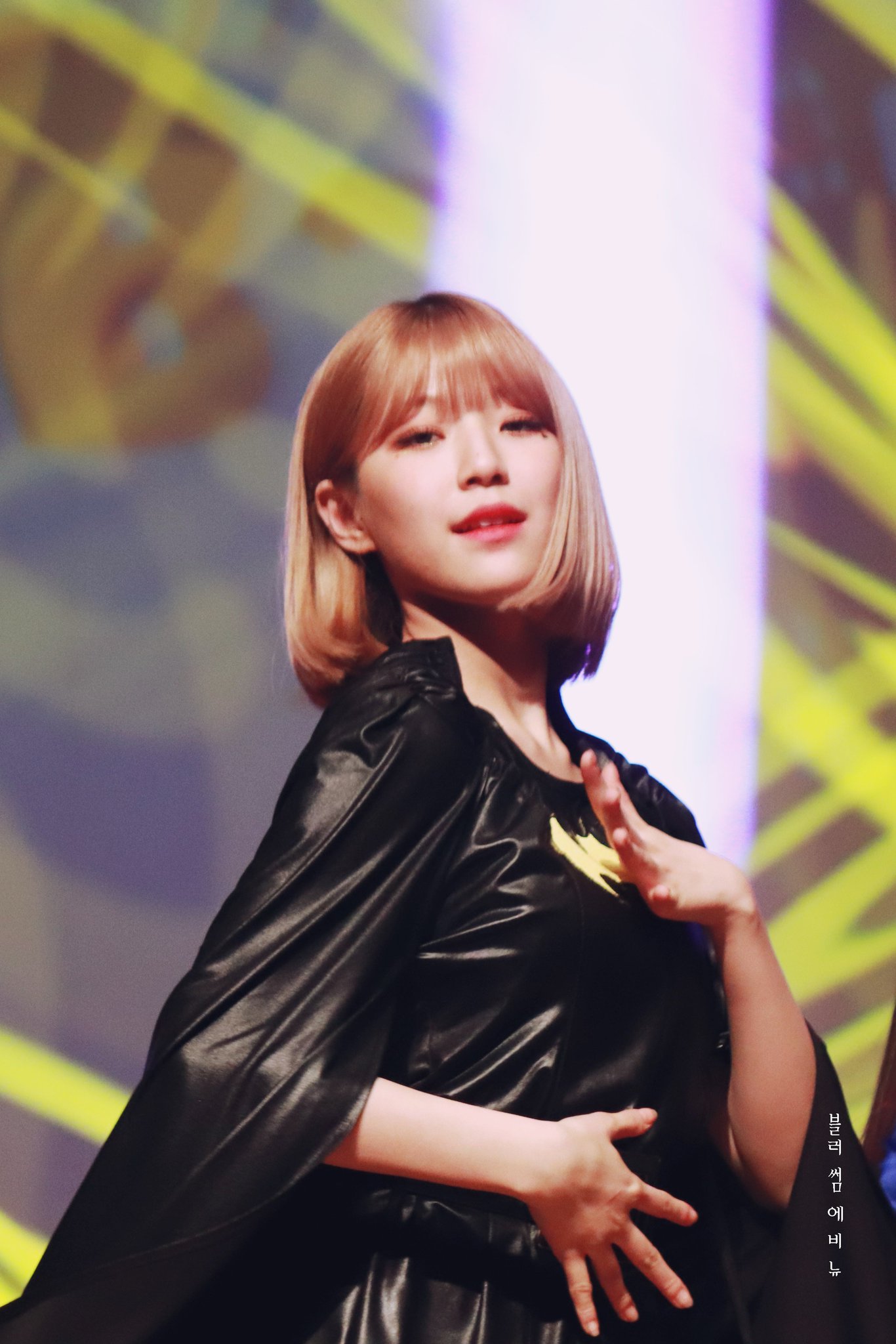 DxGzw8kUcAArhbF.jpg:large