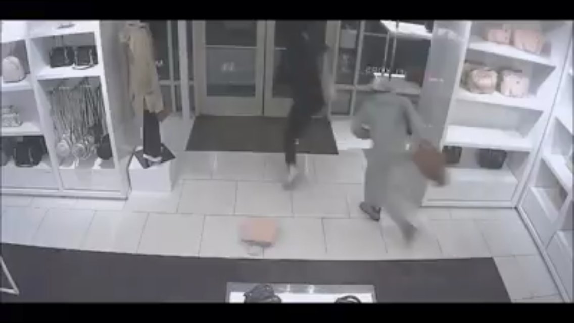 Three suspects enter #MichaelKors store in #Gloucester Township, each grab numerous handbags closest to front door, then quickly flee. 
Police asking for help finding the shoplifters. Total value of the stole merchandise was over $5,700.
#NewJersey #Crime
facebook.com/GloucesterTown…