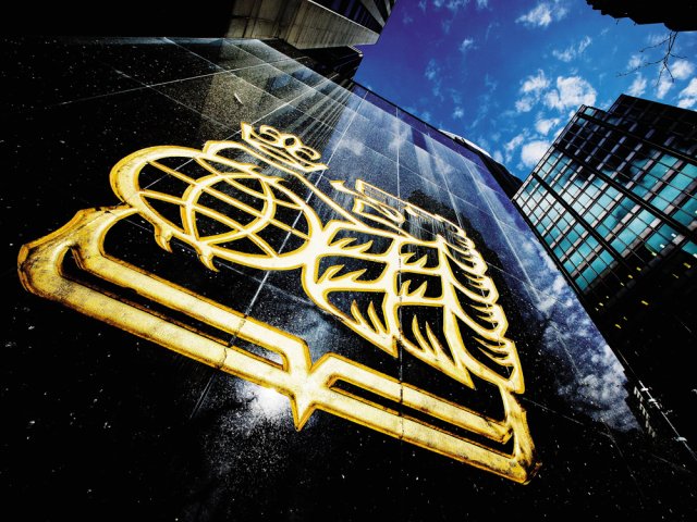 Five-year fixed mortgage rates going DOWN <a href="/RBC/">RBC</a> even though interest rates are rising.  That's because bond yields are falling so bank borrowing for fixed mortgages is getting cheaper.
bit.ly/2TWdxch