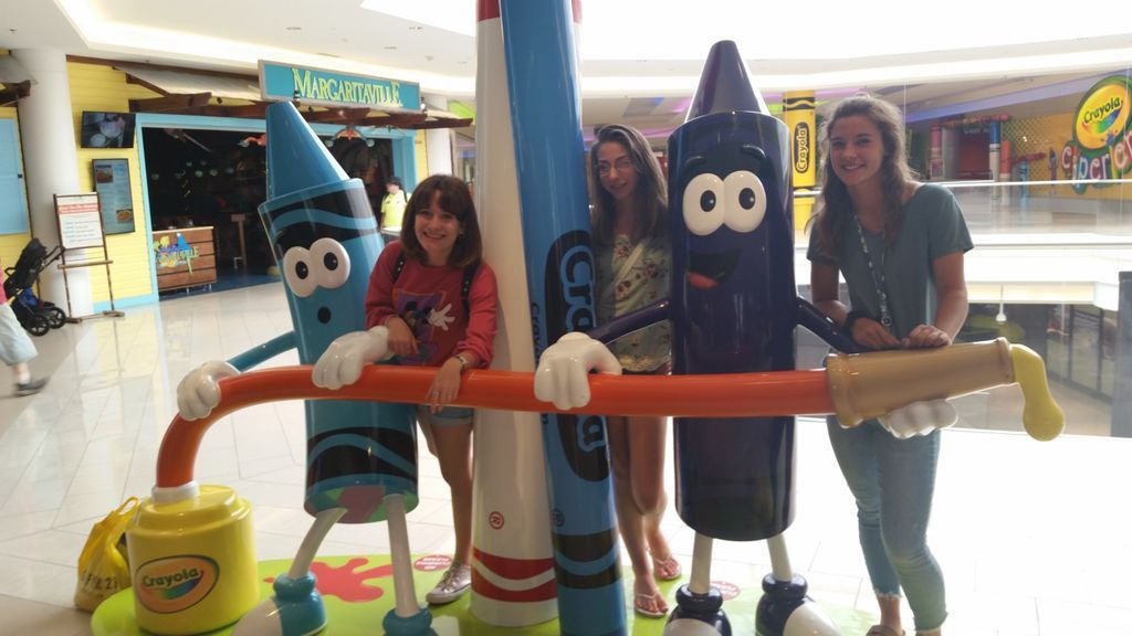 CompassHomestay's tweet photo. We love nothing more than to see photos of our students! TBT to last summer and taking selfies with crayons and markers ! https://t.co/oQhFQG9TUm