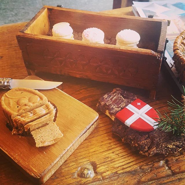 Without doubt the most amazing petits fours to end an incredible food voyage at @la_bouitte @stmartindebelleville 
Such a treat to enjoy an afternoon in this pocket of foodie heaven and be assured that three Michelin starred food can still simply taste d… bit.ly/2SYaArG