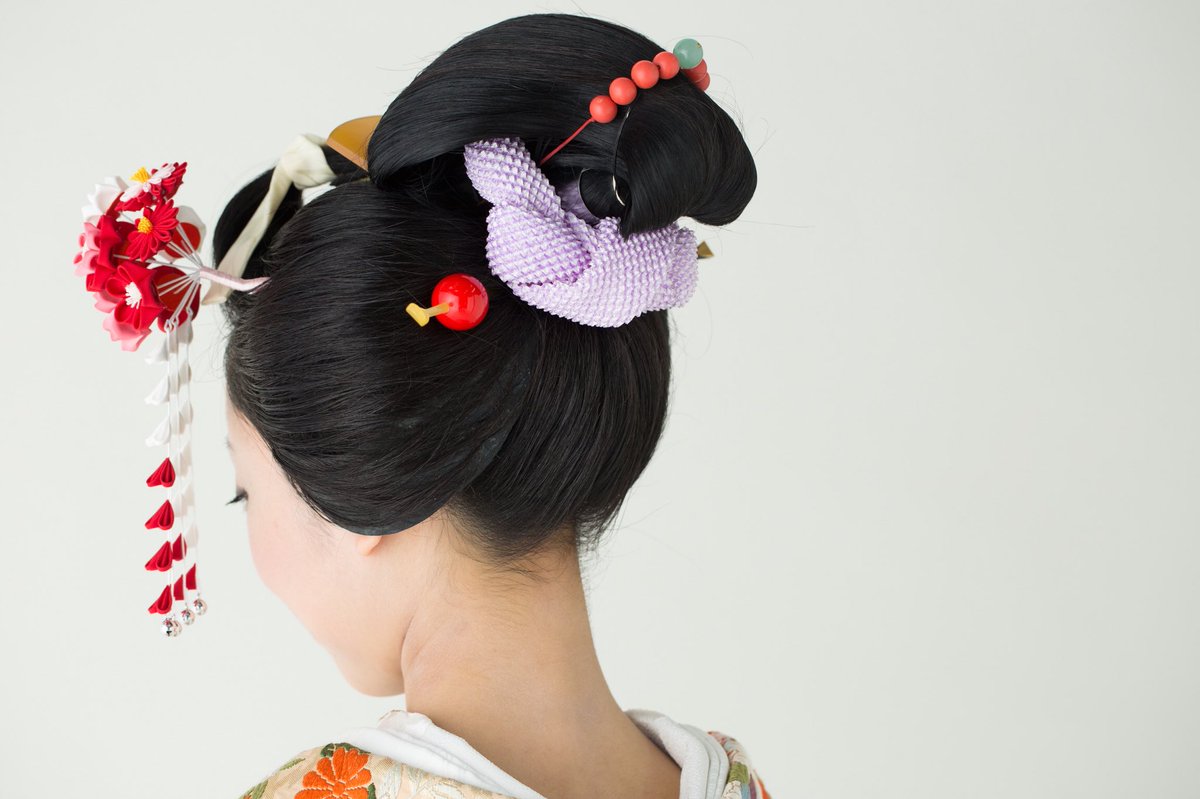 京都 おはりばこ 七五三成人式髪飾りコーディネート相談受付中 Twitterissa 背中だけでフォロワーさんを惚れさせる 背中というかうなじというか 髪飾り屋として思うのは 日本髪の後ろ姿は至高 ということです