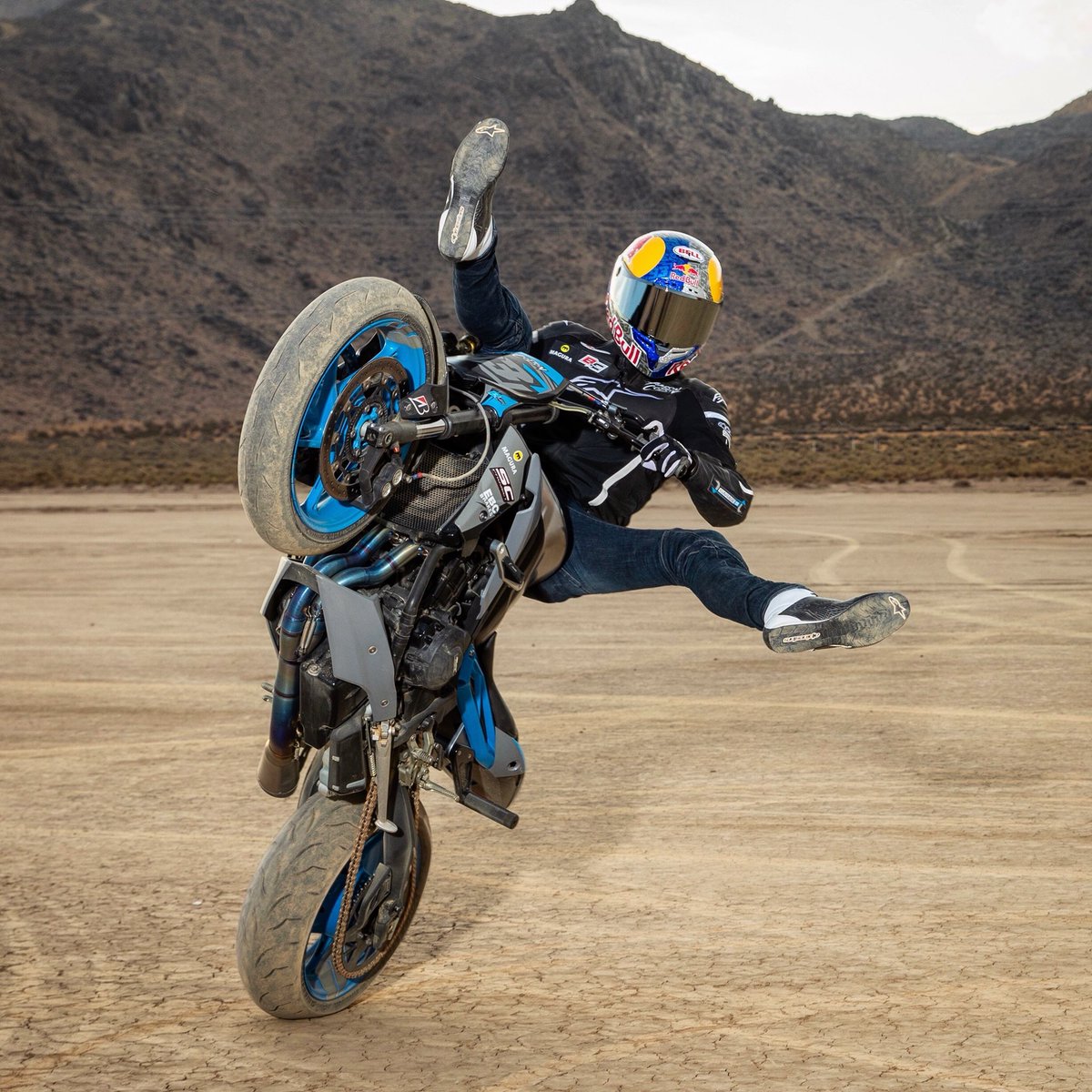 AaronColton's tweet image. Legs in a #wheelie = Rudder on a ⛵️   Boat. Same same, but different. 📷: @catherineaeppel #wheelies #stuntriding
