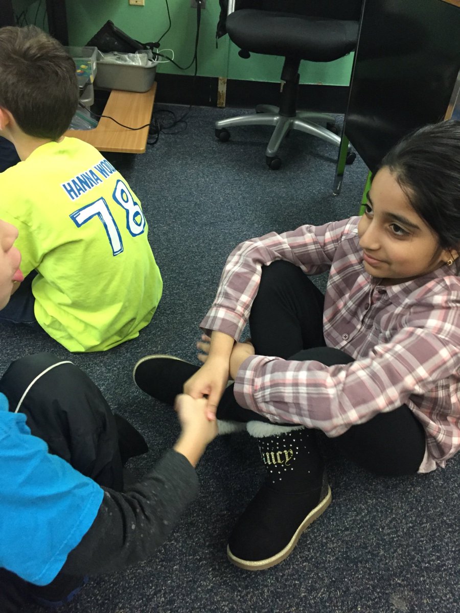 Cohee_Class's tweet image. Sharing with each other how to respectfully communicate. Our focus was on respectful communication. We took it a bit further and shared our daily zone. 
@EmpaticoOrg @ParkwaySchools @HannaWoods72 #SparkEmpathy #Teachersleading @MoSTOYchapter