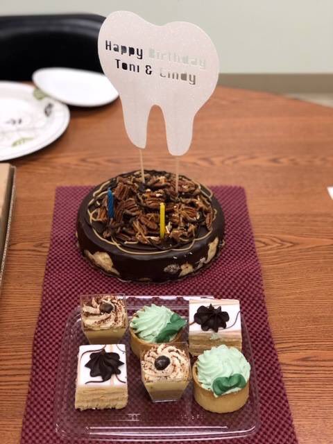 SIOsmiles's tweet photo. #ThrowbackThursday to Toni and Cindy's birthday party in Dr. Apt's office...sweet treats for two sweet people! 
🥰🎂🍰🧁
#WorkFamilyFun #FunInTheOffice #WeLoveOurTeam #BracesLife #TeamApt #DrAptOrthodontics
https://t.co/E3YVcv6KOG https://t.co/a3EohJu6N3