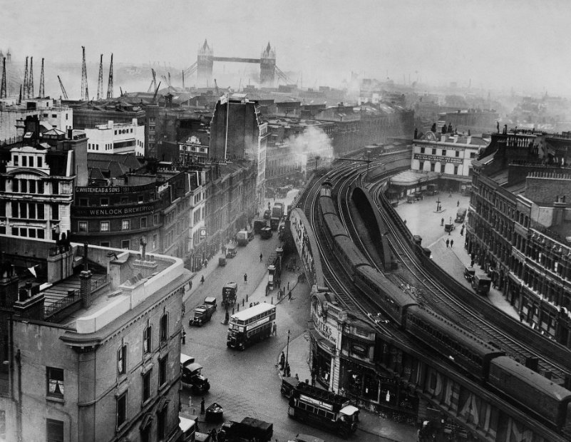 LDNBridgeCity's tweet photo. In 1651, Alexander Hay became proprietor of Tooley Street warehouses, taverns and brewhouses. He enriched the area and made it a key trading dock for the country #LBCHistory #TBT https://t.co/fHvihJbnES