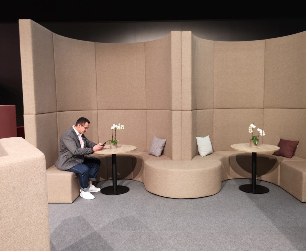 weknowscreens's tweet image. #TBT to our stand at Orgatec last year. It was such a great event and we loved having the space to showcase so many of our products together buff.ly/2VRQX6u #wedesignsilence #orgatec2018