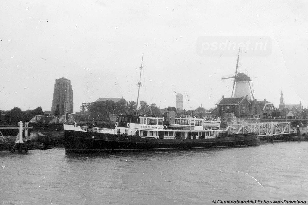 #historischfeitje: Wist je dat onze Ooster-Schelde zowel voor als achteruit kon varen? Dit door een tweede roer aan de voorzijde van het schip. Ideaal in haar jaren als veerboot. 
Bron: PSDnet.nl en Gemeentearchief Schouwen-Duiveland