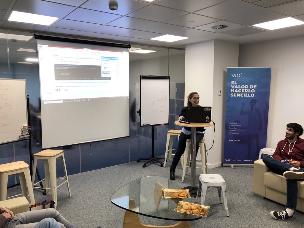 diegofailde's tweet photo. Hoy nuestra compañera Natalia nos está dando una “master class” de fragments en #LiferayDXP 7.1 #LifeVASS #LiferayersGuild #VASSGUILDS https://t.co/F3gRBd1IAI