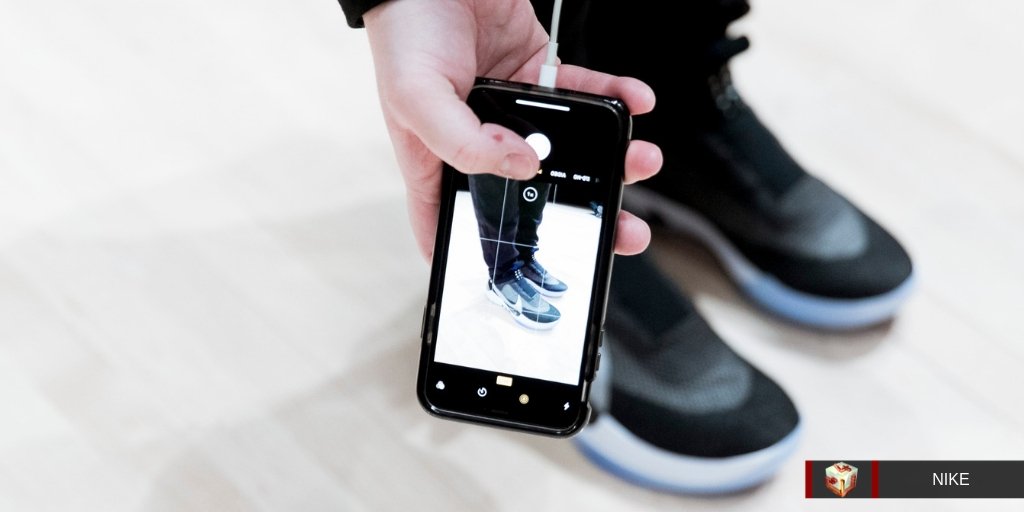 BBC4tech's tweet image. ويمكنهم إدخال إعدادات خاصة ومتنوعة تناسب كل وقت من المباراة، فيمكنهم فك الحذاء وتخفيف الضغط على القدم أثناء الراحة والخروج من الملعب ثم إعادته لوضعه السابق أثناء الدخول
bbc.in/2HeCLkJ
#BBC4Tech #NikeAdapt #NikeAdaptBB  #نايكي #نايكي_أدابت #Nike