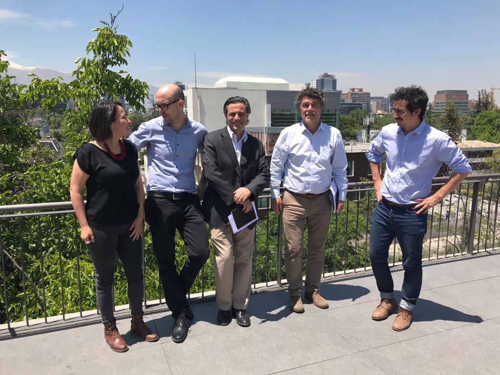 <a href="/ARQ_UC/">Arquitectura UC</a> y <a href="/MundoFAU_uchile/">FAU U. de Chile</a> colaborarán para integrar visiones y ampliar la discusión respecto al déficit urbano habitacional y a la regeneración urbana, a través del “Taller integrado de vivienda colectiva” con profesores y estudiantes de ambas escuelas
arquitectura.uc.cl/proyectos/noti…