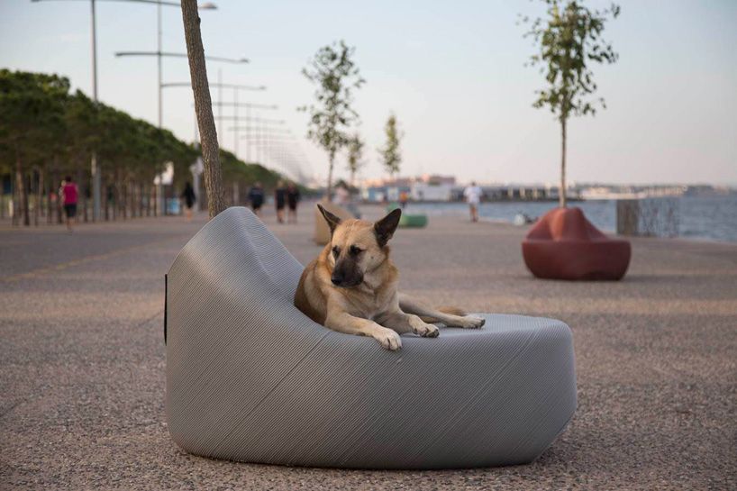 designboom's tweet image. zero waste lab by the new raw turns citizens' plastic waste into 3D-printed street furniture designboom.com/design/zero-wa…