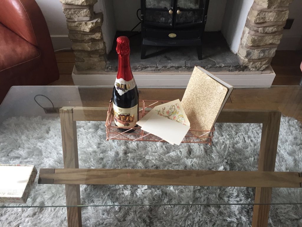 Ubernests's tweet photo. Limited availability left in January for Delph Cottage, book now to enjoy our beautiful property at a discounted rate of £69 per night, based on 4 guests #airbnb #visitbolton #shortstay #booknow #dontdelay #homeawayfromhome https://t.co/mydgdbNu71