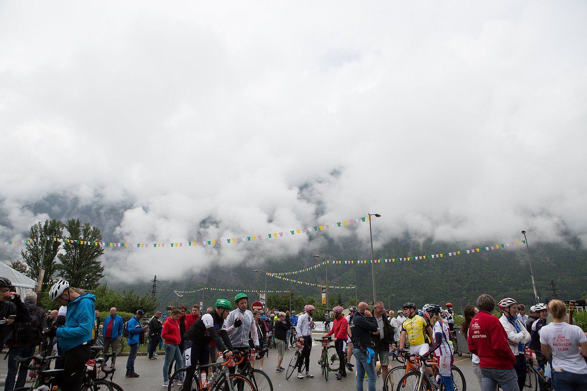 alpedhuzes's tweet photo. Hans van Stratum (72) draagt het beenmerg van een 21-jarige. Hij voelt zich dankbaar voor de behandelingen die hij kon krijgen. Daarom doet hij ook weer mee met #ad6. 

Lees Hans zijn Bijzonder Verhaal hier: https://t.co/1TDW2RxLen.

📷 Jannemieke Termeer https://t.co/t7WGBMmHhx