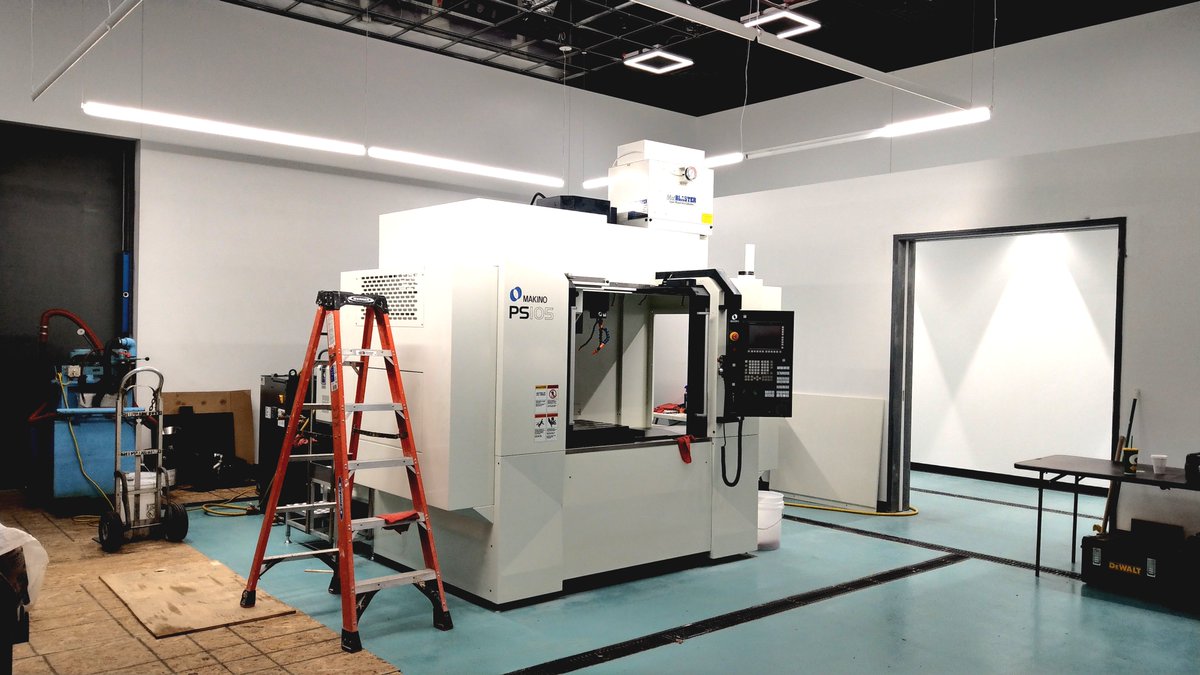 MasterTechTweet's tweet photo. Construction Updateπ§: The Makino is in place and leveled. The services are being hooked up. Once again, thank you @PDG1968 for the halo lighting. It looks amazing!
#MFS #MFSMachiningCenter #Makino #Poggemeyer https://t.co/Mzn4t8hm6Z