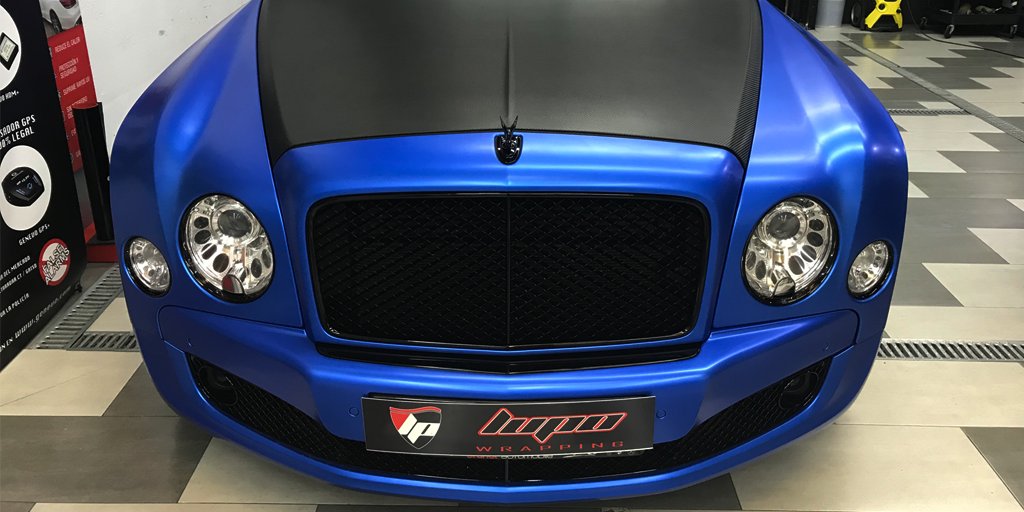 LupoCarWrapping's tweet photo. ¡El satinado azul de este aluciante #Bentley es de escándalo! 😱

#CarPorn #LaMoraleja #Alcobendas #SanSebastian #Madrid #LupoCarWrapping https://t.co/SsWa2B3AF4