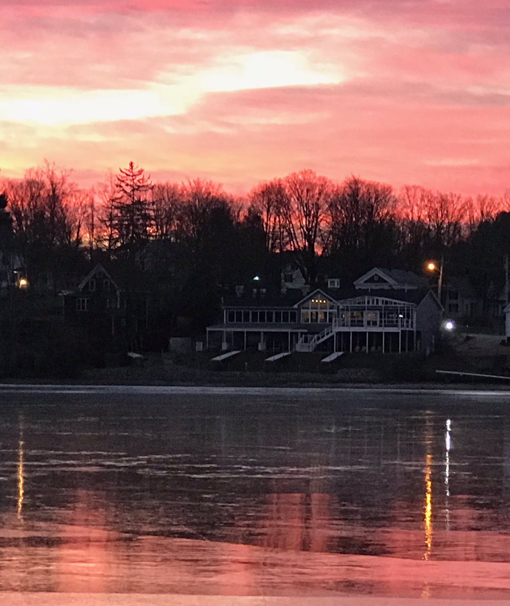 308Lakeside's tweet photo. A beautiful sunrise reflecting on the ice of Lake Lashaway...make it a Terrific Thirsty Thursday! https://t.co/YokQUx4Ty8