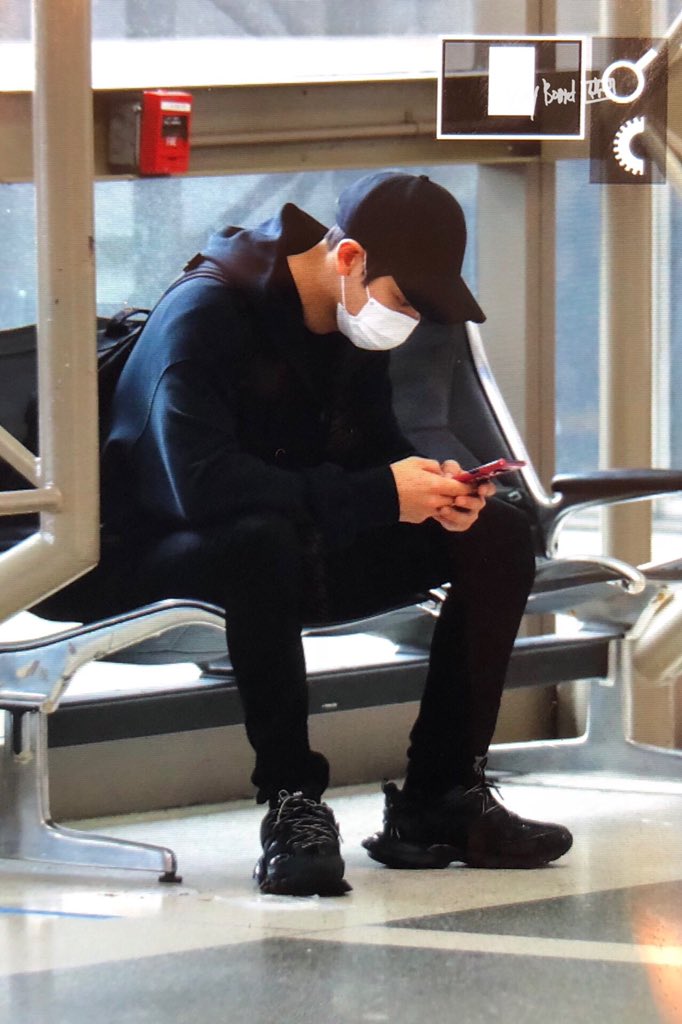 KBoard1127's tweet photo. #찬열 #CHANYEOL 190116  LAX출발 https://t.co/DkI46vgbv5