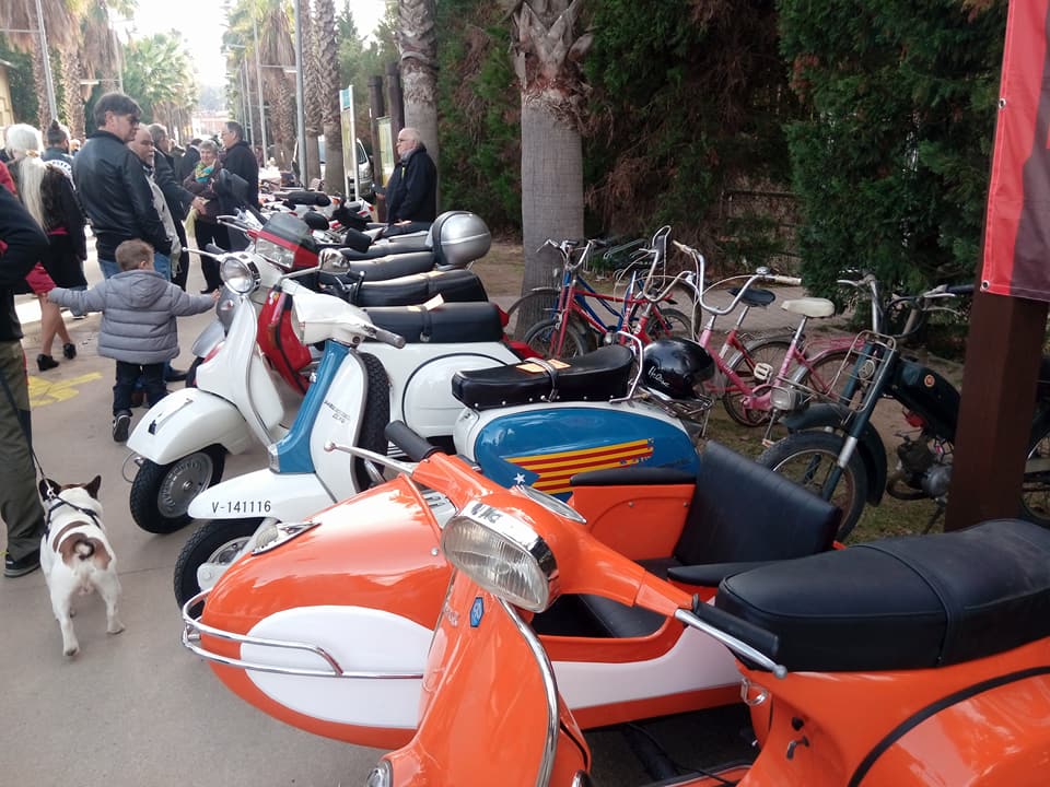 AjuntAngles's tweet photo. Dg 20 a partir de les 9h a la glorieta del Passeig de l'Estació, com cada any, oferim "L'ESMORZAR DELS TRACTORISTES" als participants a la concentració de tractors, cotxes clàssics, motos i scooters antics, customs, etc.
https://t.co/atKD2jZpIJ https://t.co/FL4ToTArbl