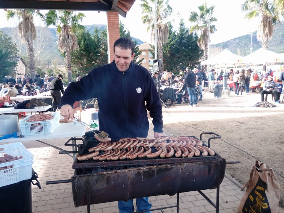 AjuntAngles's tweet photo. "Esmorzar del tractorista" el DG 20/01 a partir de les 9h al passeig de l'estació.
Pa amb tomàquet i botifarra. Col·laboren @floricel_angles i @anglesenxarxa 
+ info: https://t.co/atKD2jZpIJ https://t.co/TP4W6Sv6gZ